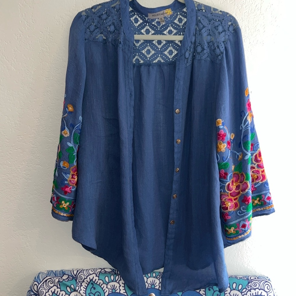 Women’s Embroidered top